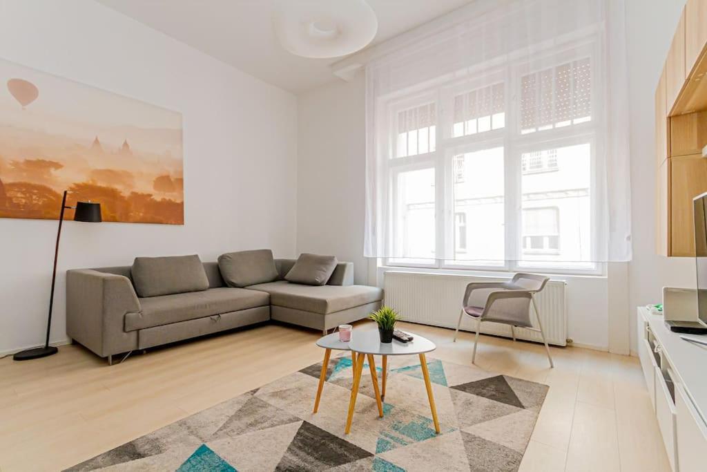 Luminous Design Apartment - W18 Budapest Ngoại thất bức ảnh